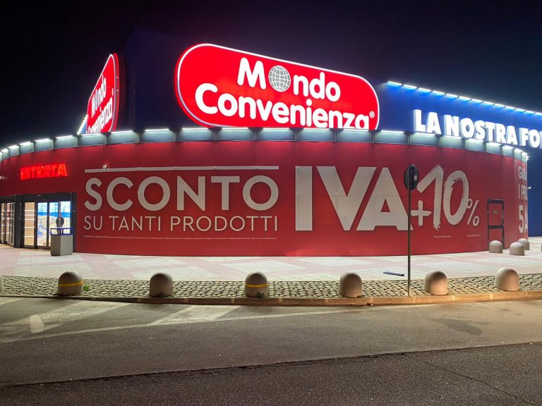 Insegna_led_MondoConvenienza5